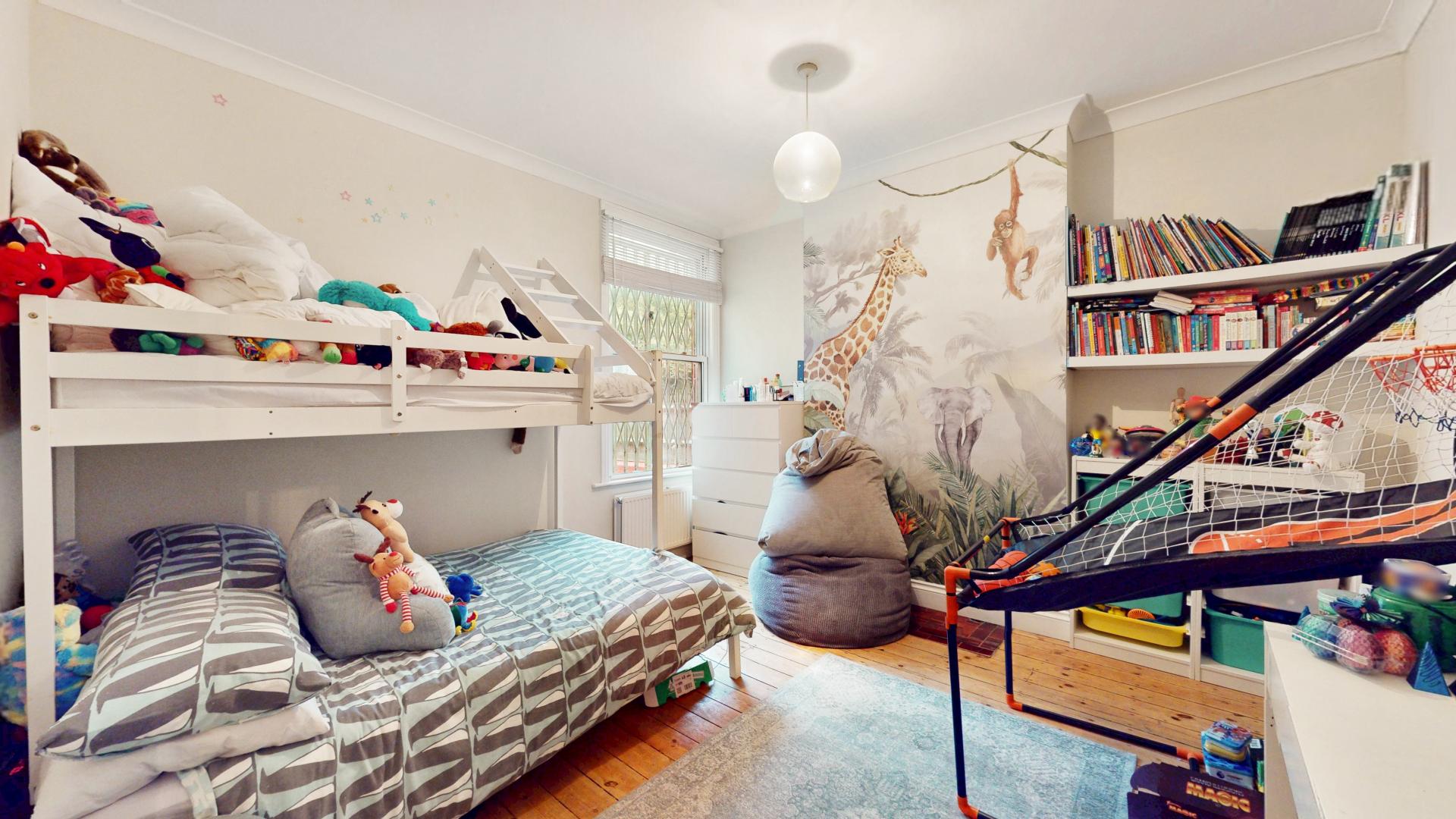 Two Bedroom With Private Garden Flat Wotton Road, CRICKLEWOOD